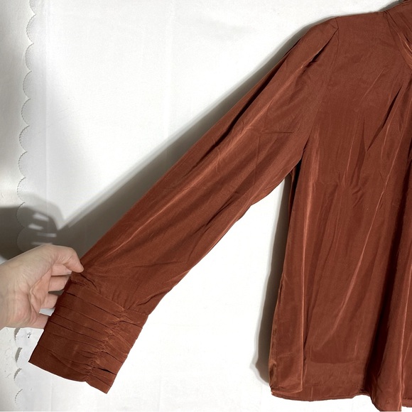RW&CO. Rust Brown Long Sleeve Mock Neck Silky Blouse M - Picture 11 of 16